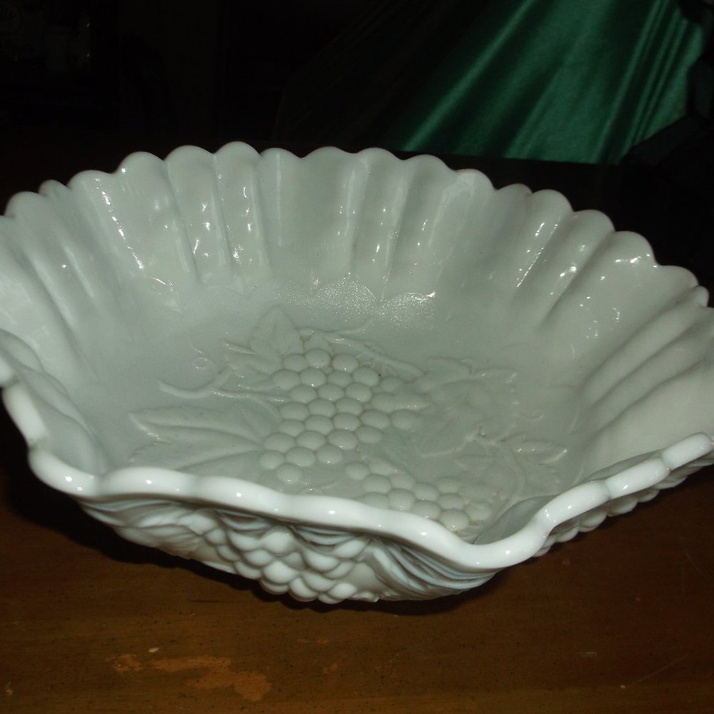 vintage imperial glass .milk glass bowl